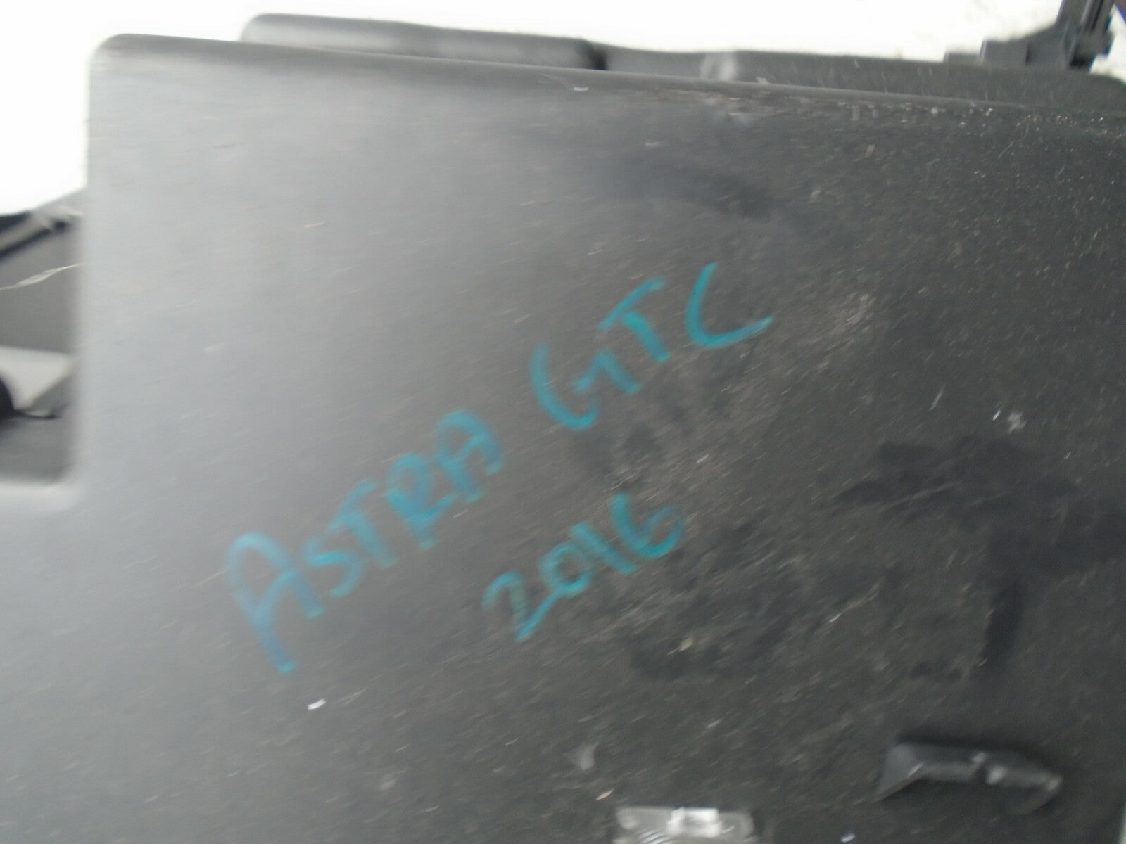 VAUXHALL  ASTRA GTC 2015 NS PASSENGER SIDE GLOVE BOX 13373797