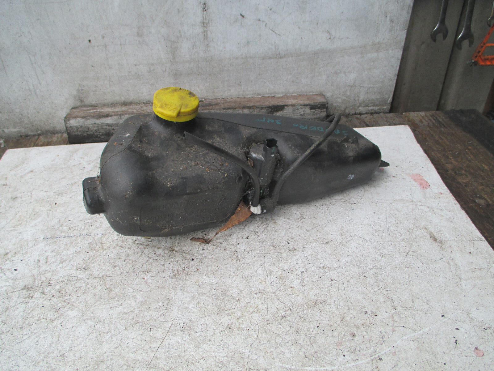 DACIA SANDERO 2015 MK2 WINDSCREEN WASHER WATER BOTTLE TANK