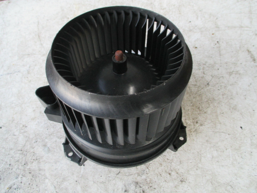 MERCEDES GLA MK1 X156 2019 HEATER BLOWER MOTOR UNIT A2469062501