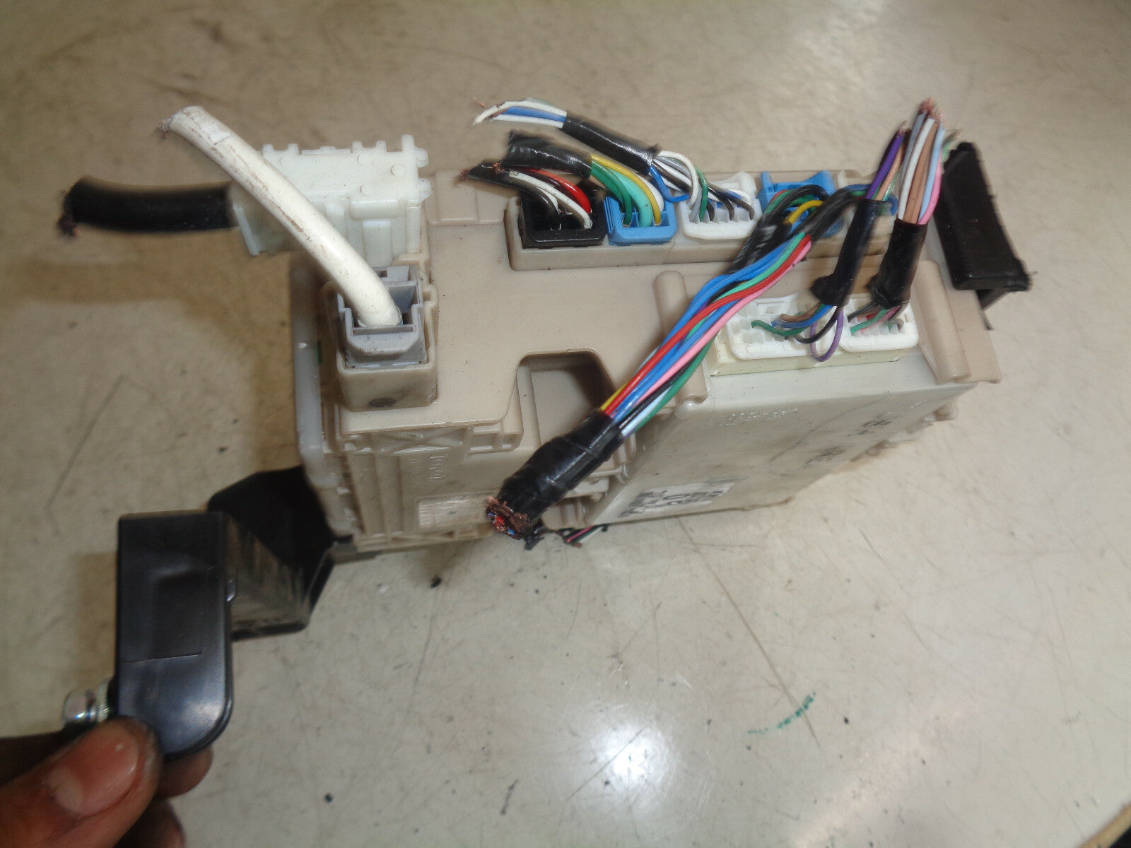 PEUGEOT 108 2018 1.2 PETROL BCM BODY CONTROL MODULE 892210H010