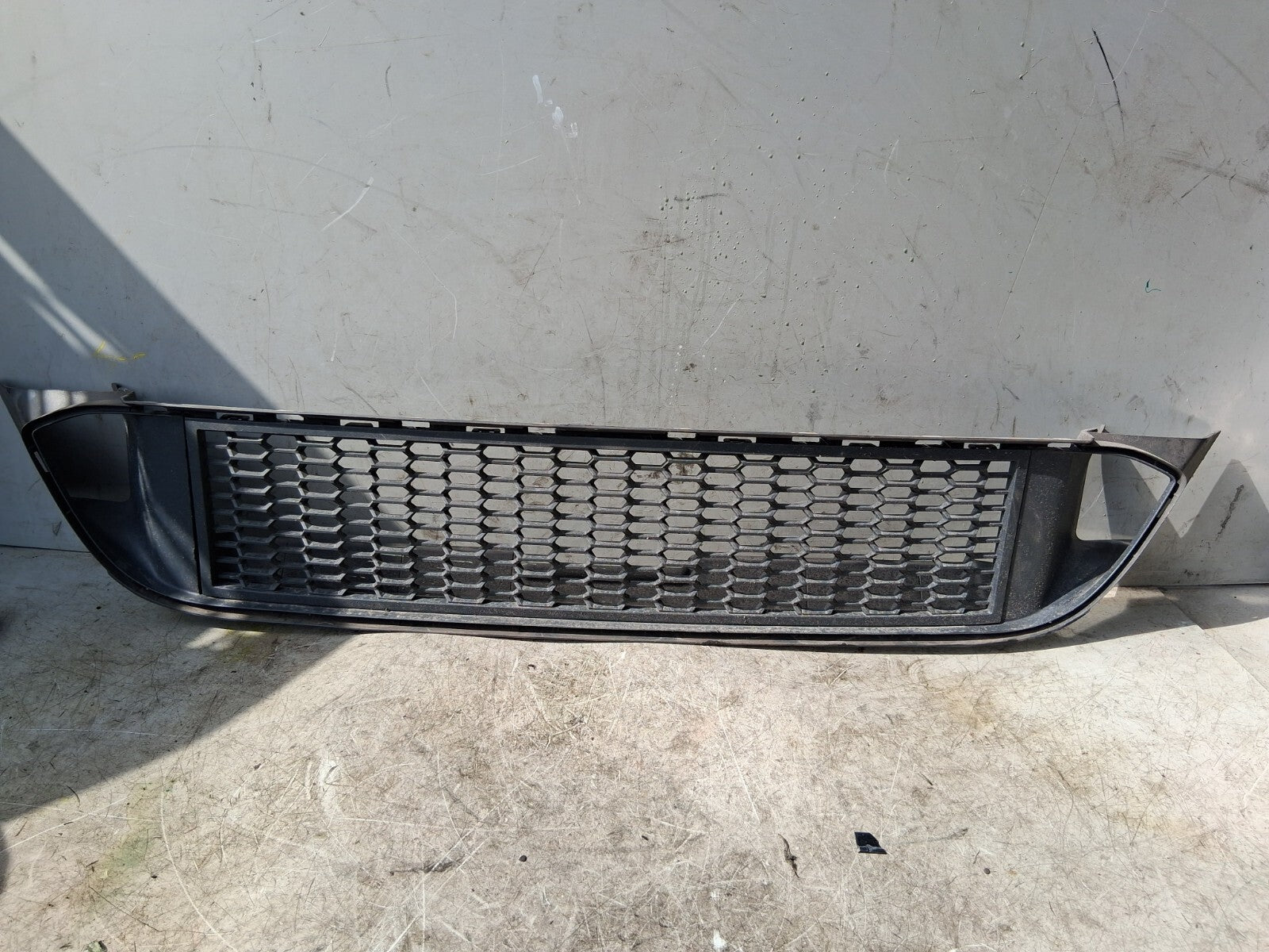 2010 BMW 5 SERIES F10 FRONT LOWER BUMPER GRILLE 8049347