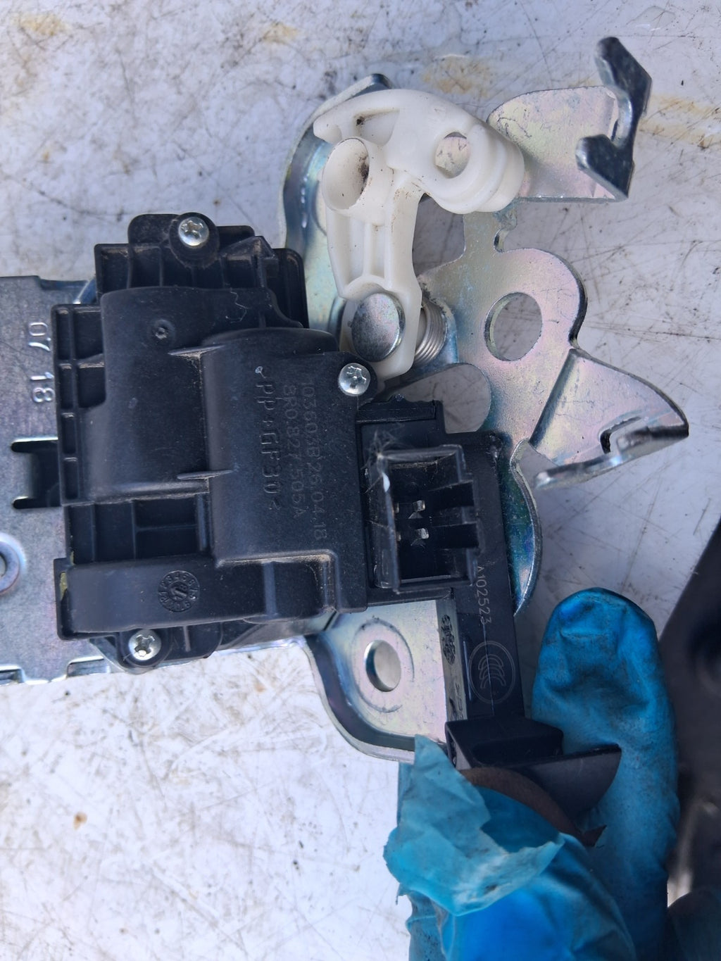 2017 AUDI A1 8X REAR BOOT LOCK 8R0827505A