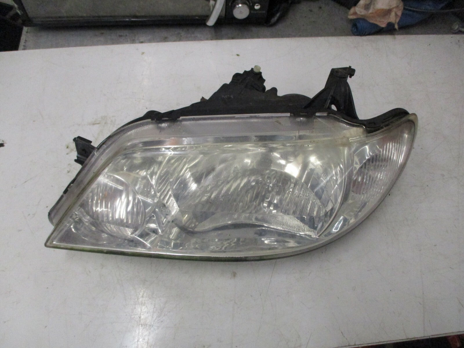 MAZDA 323 HATCHBACK 2001 NS PASSENGER FRONT LIGHT HEADLIGHT HEAD LAMP ASSEMBLY