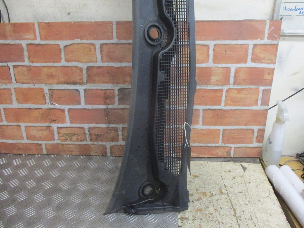 RENAULT MEGANE 2013 MK3 FRONT WINDSCREEN PLASTIC SCUTTLE UNDER PANEL 668110006R