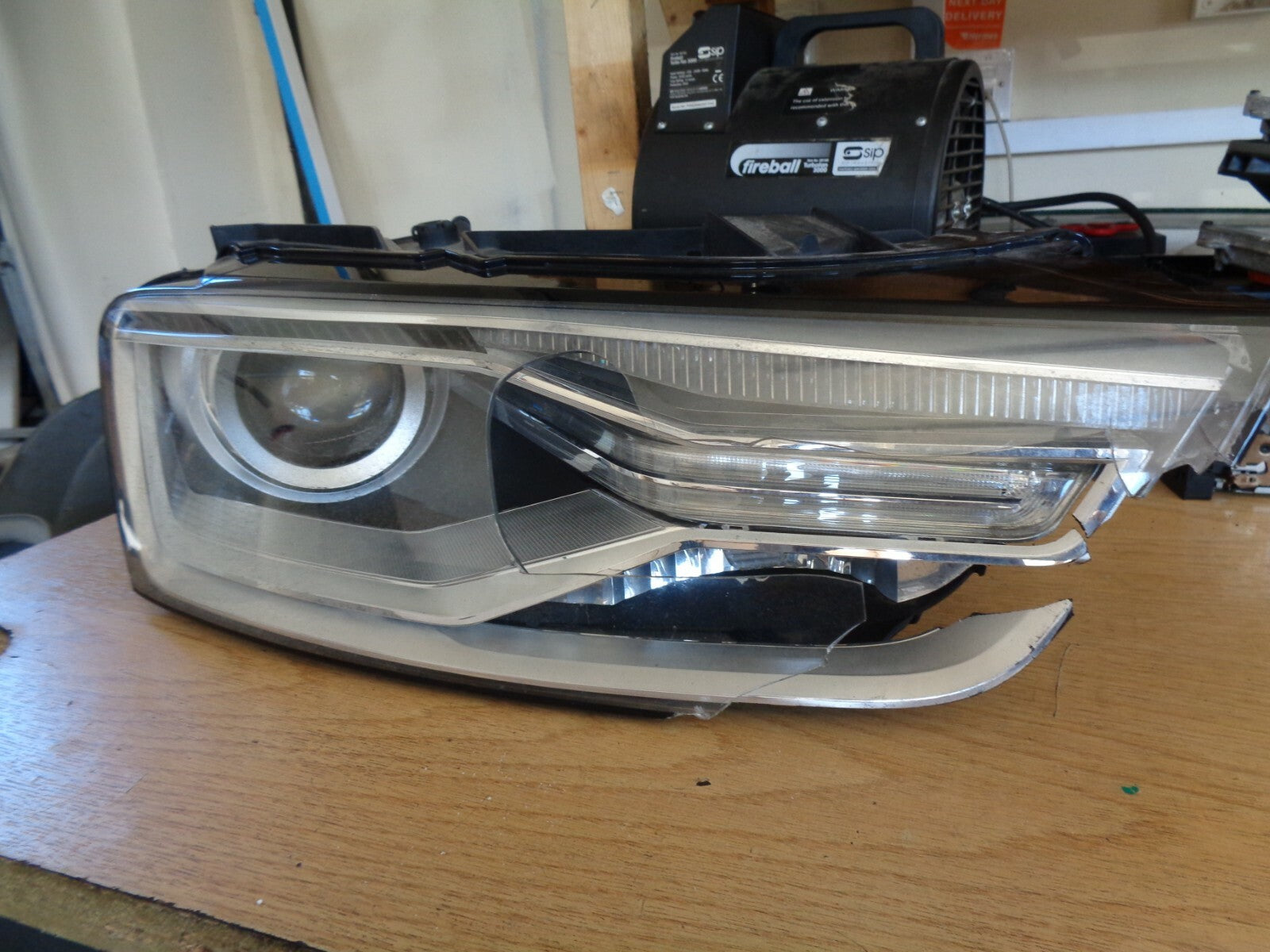 AUDI Q3 2017 MK1 DRIVER SIDE FRONT HEADLIGHT XENON LED HEADLIGHT DAMAGED