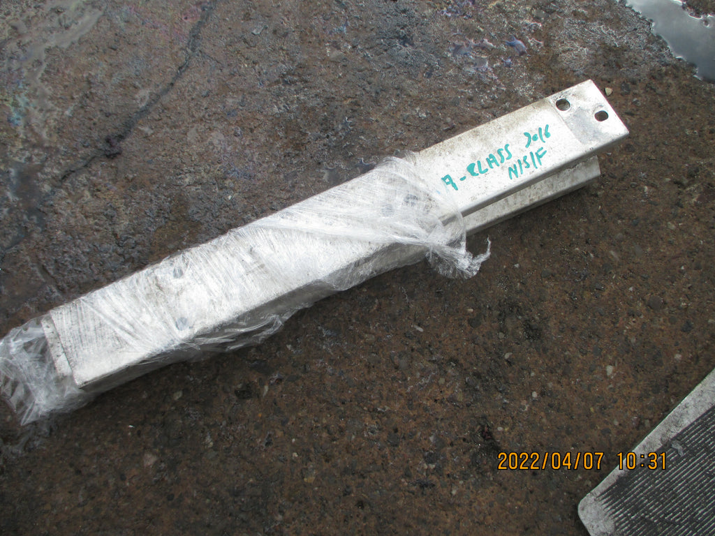 MERCEDES A CLASS W176 2016 DRIVER PASSENGER RADIATOR SUPPORT BRACKET A2466280129