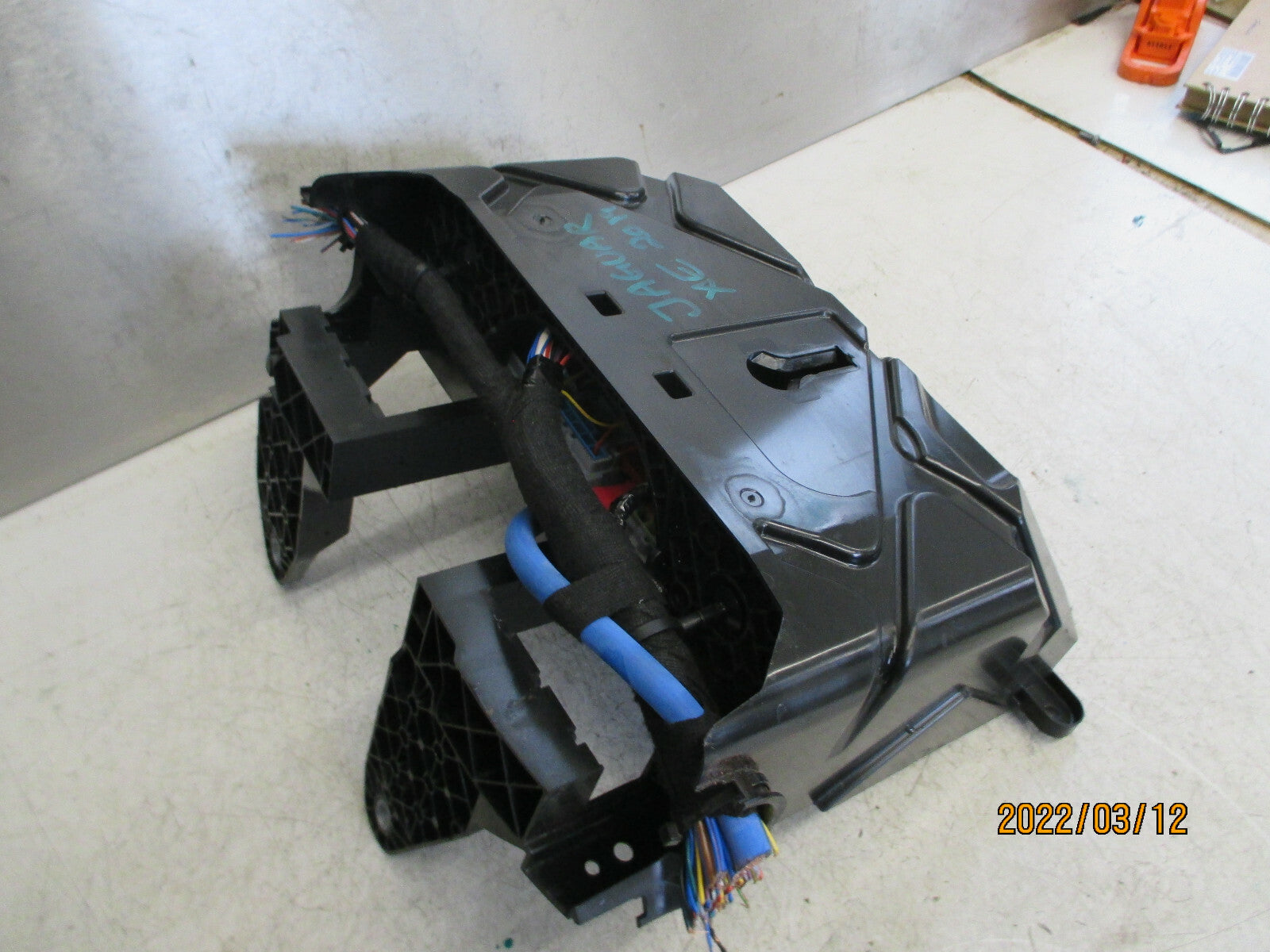 2019 JAGUAR XE BOOT REAR RELAY CONTROL MODULE JX6314N030AB
