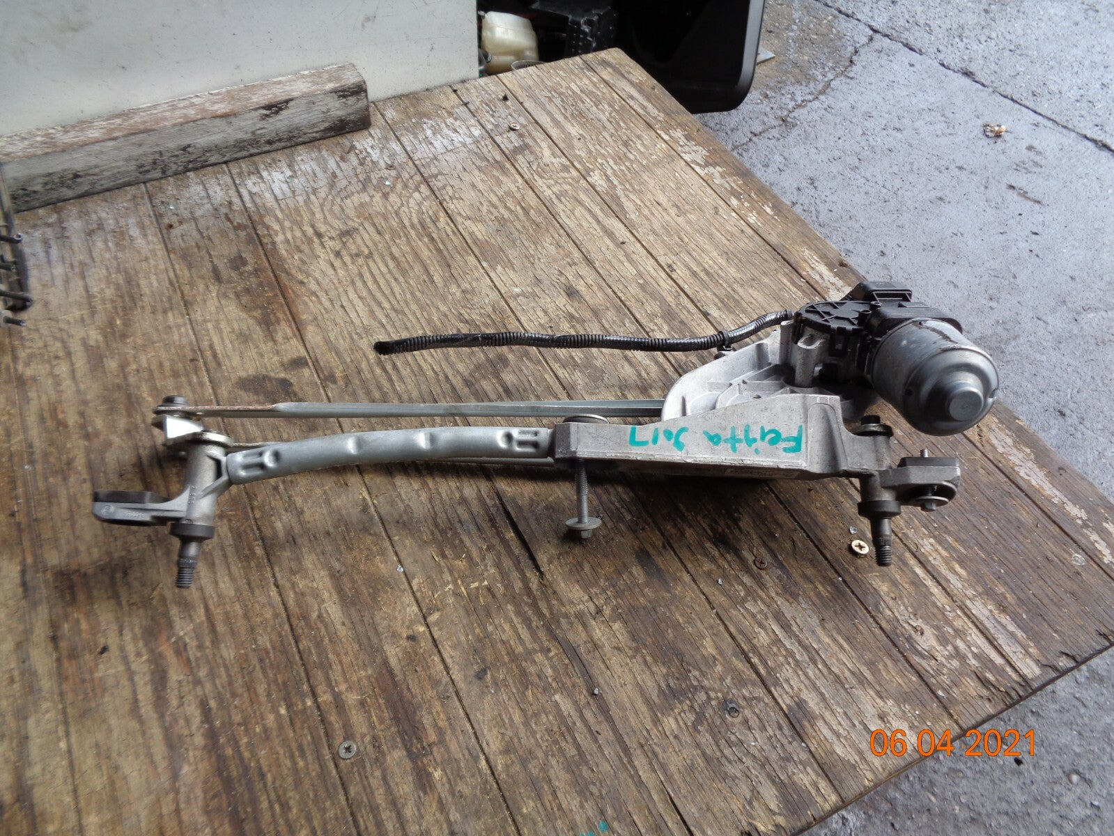 FORD FIESTA MK7 2017 FRONT WIPER MOTOR MECHANISM AND LINKAGE 8A61-17500-BG
