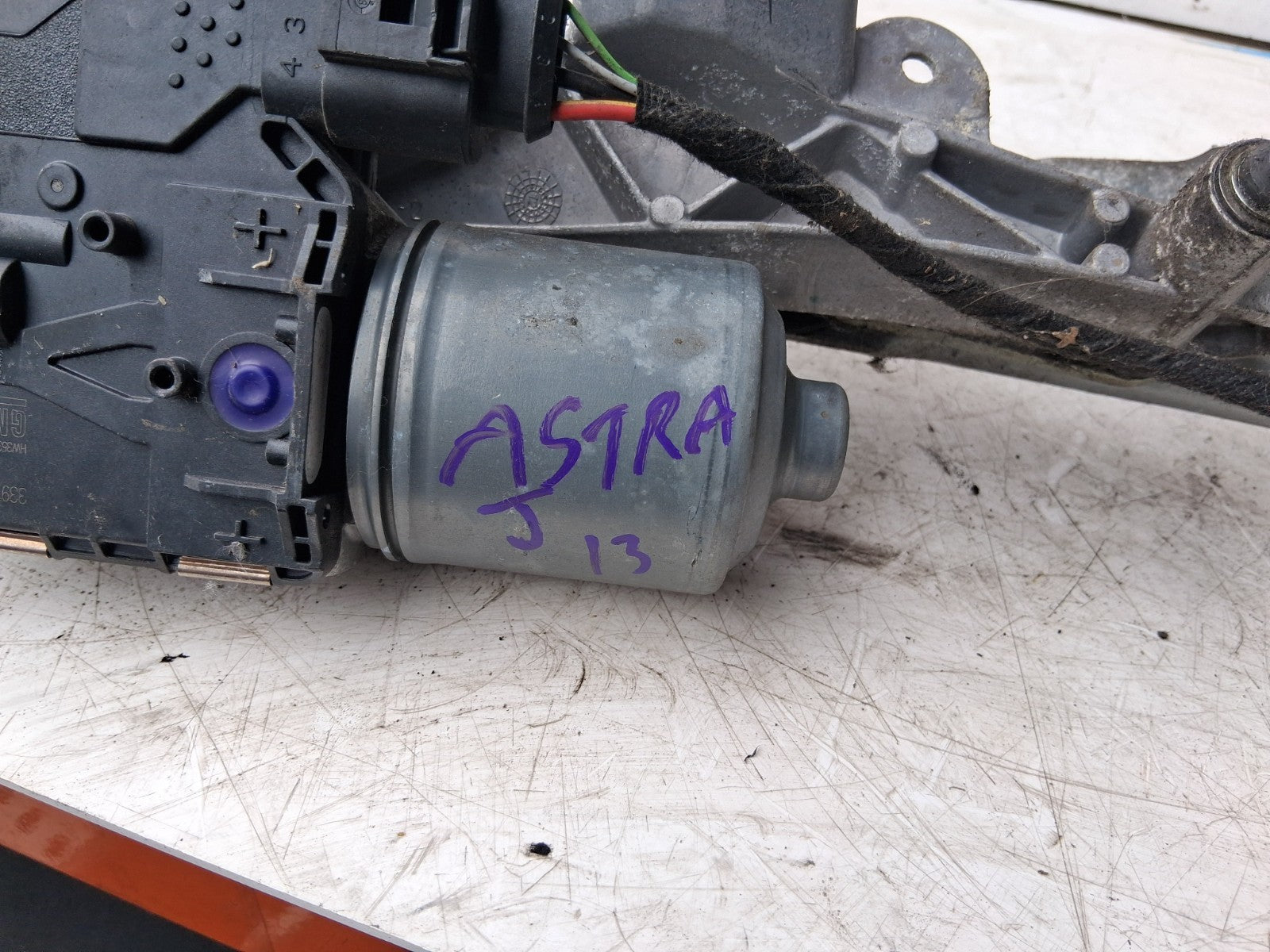 2013 VAUXHALL ASTRA J ESTATE FRONT WINDSCREEN WIPER MOTOR LINKAGE 3397021006