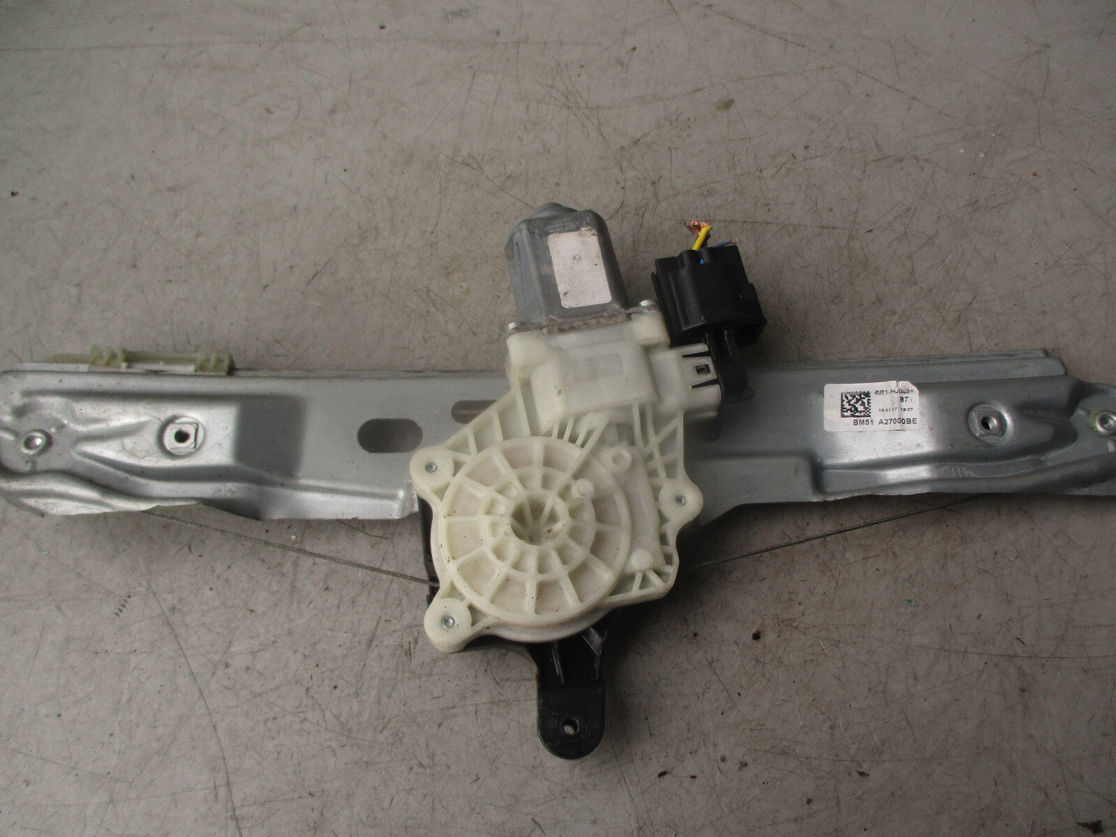 2017 FORD FOCUS OSR DRIVER SIDE REAR WINDOW REGULATOR & PUMP A27000BE