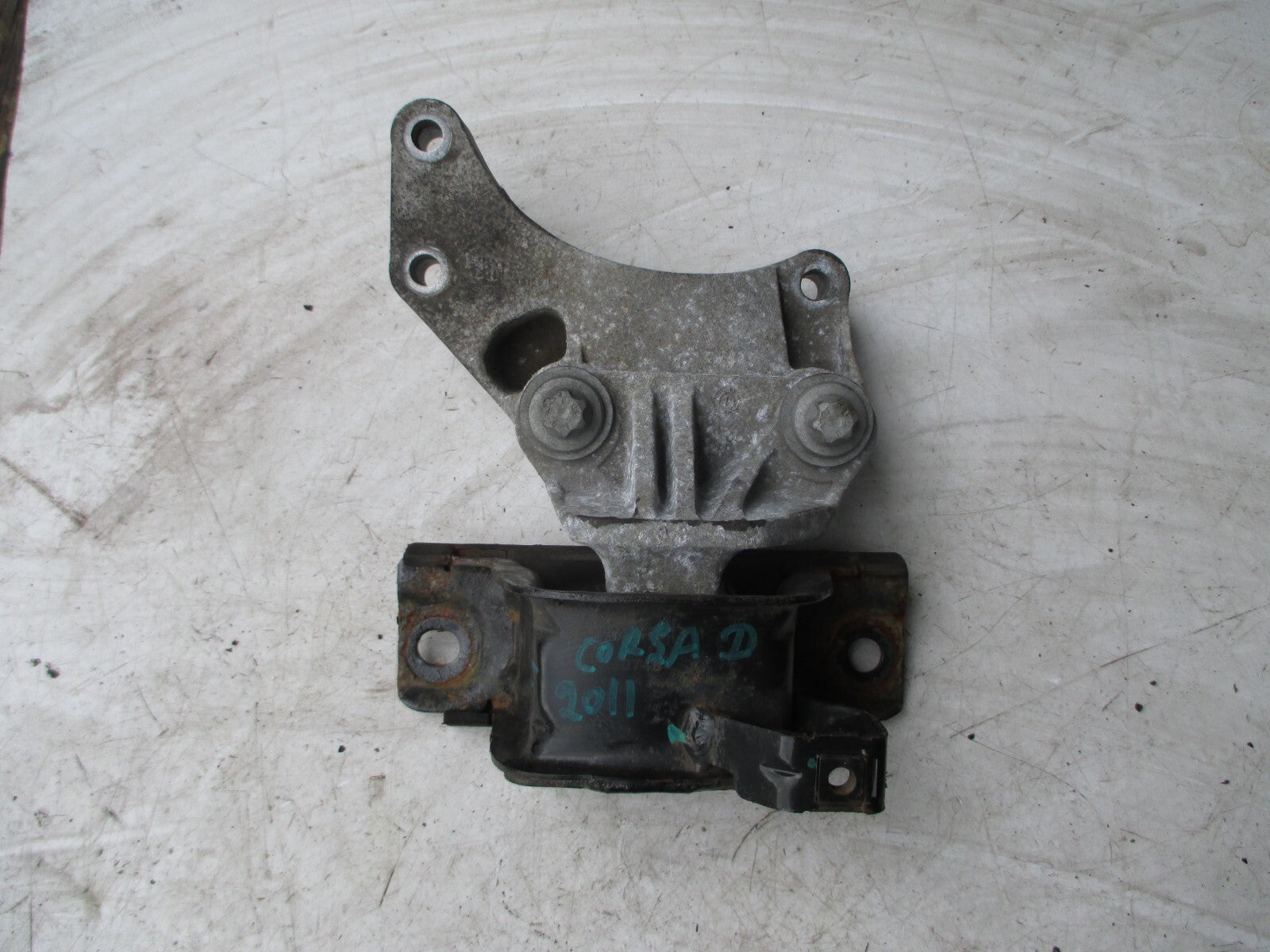 VAUXHALL CORSA D 2011 TOP ENGINE MOUNT SUPPORT BRACKET 468646740