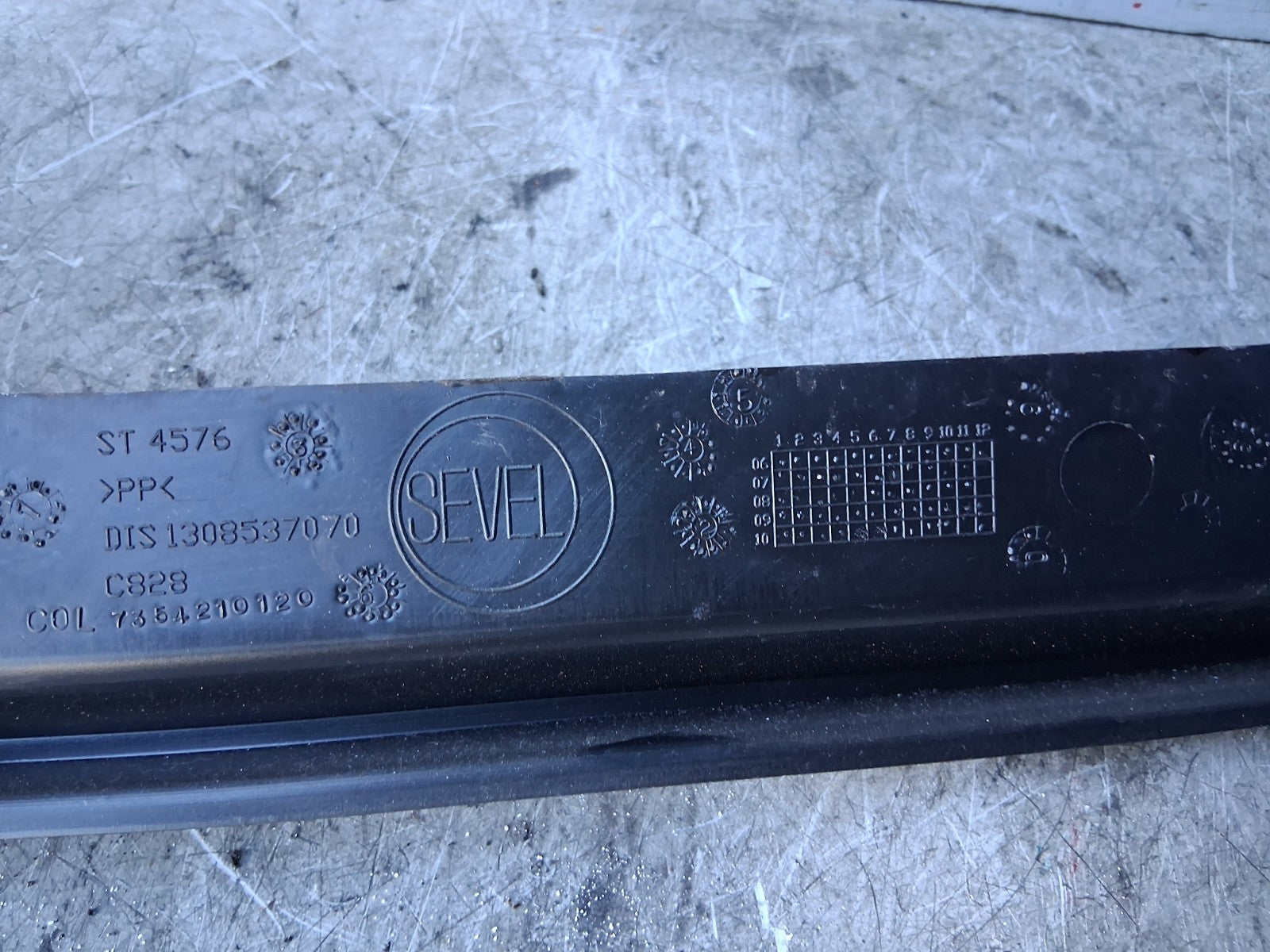 2021 PEUGEOT BOXER MK3 LOWER DASHBOARD TRIM 1308537070