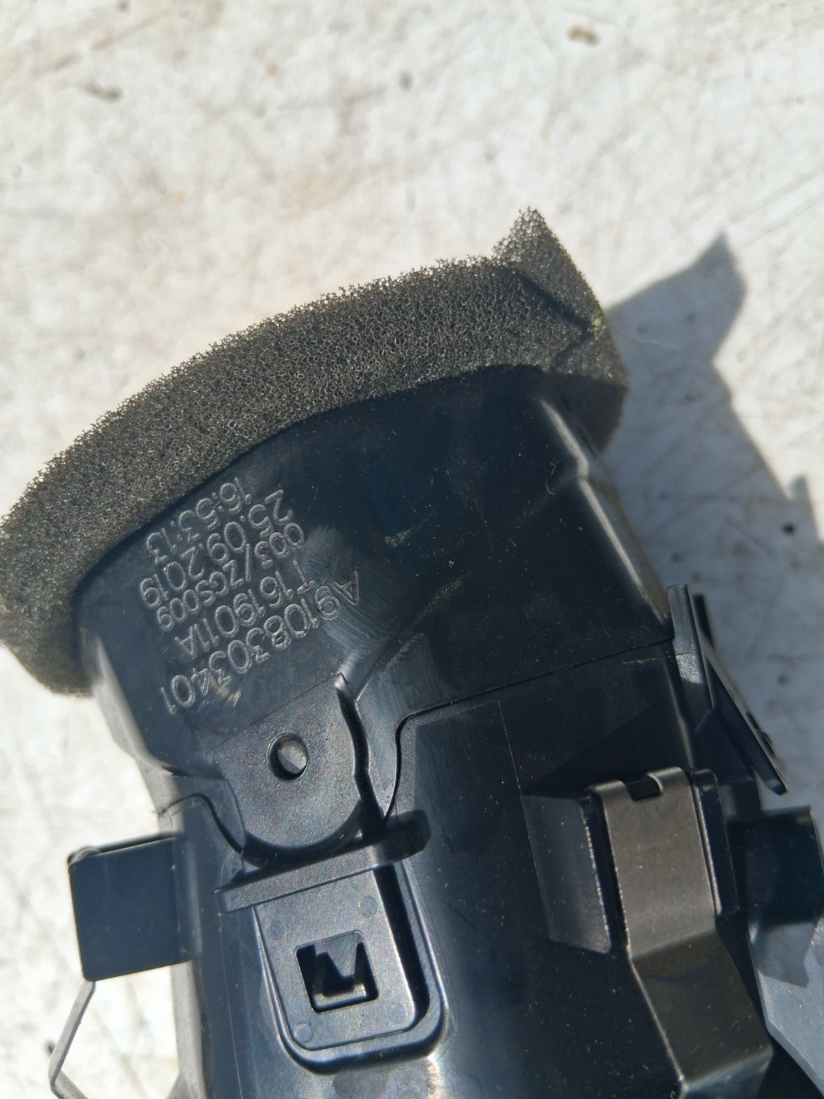 2021 MERCEDES SPRINTER W907 DASHBOARD MIDDLE AIR VENT A9108303401