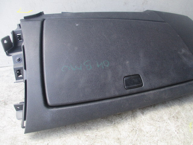 2004 BMW 1 SERIES E87 FRONT DASHBOARD STORAGE GLOVE BOX COMPARTMENT