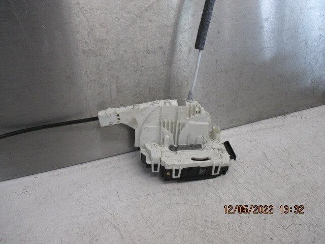2015 VOLKSWAGEN CRAFTER NSF PASSENGER SIDE FRONT DOOR LOCK MECHANISM 45011168