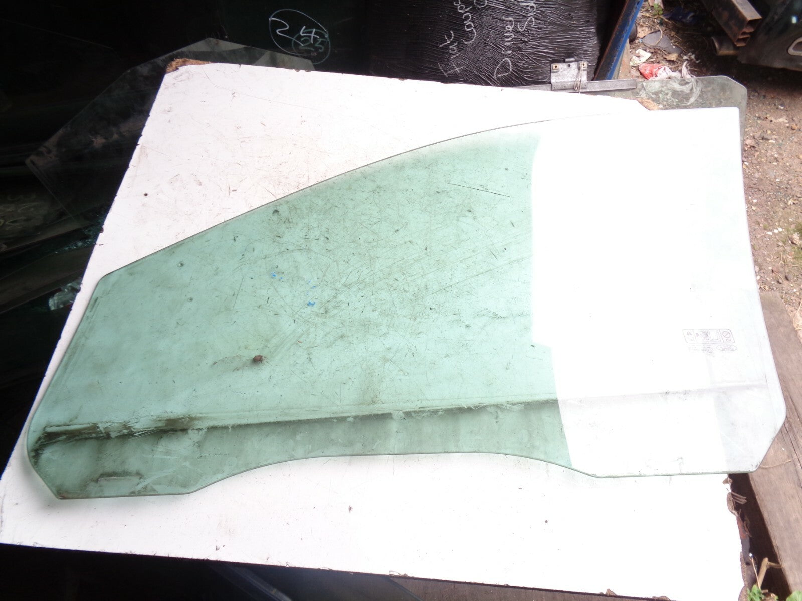 FORD FOCUS MK1 OSF DRIVER SIDE FRONT WINDOW GLASS