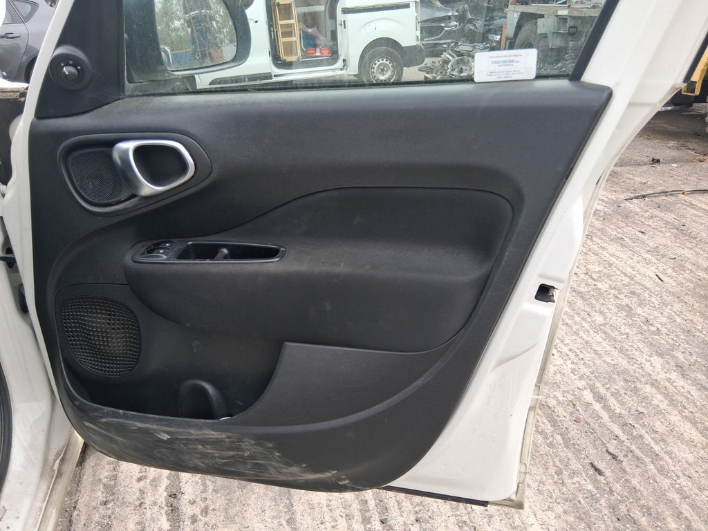 2019 FIAT 500L URBAN HATCH OSF DRIVER SIDE FRONT DOOR CARD PANEL