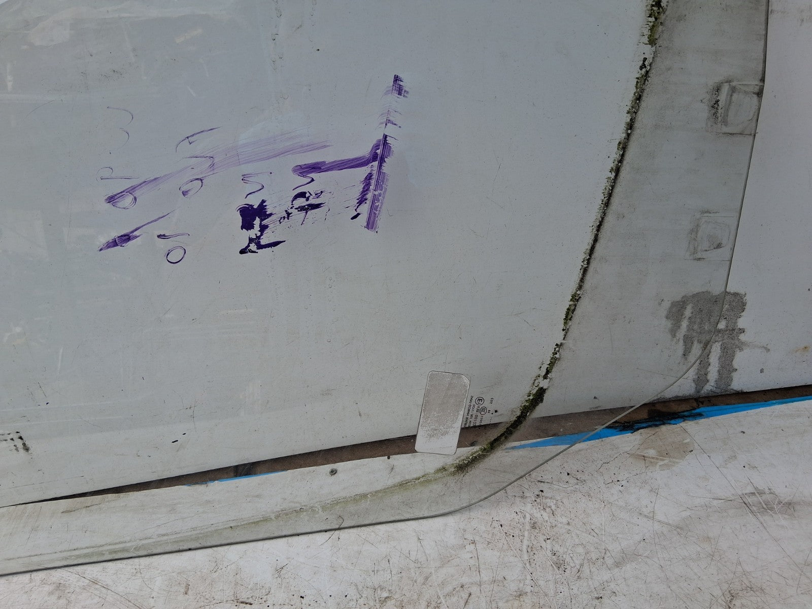 2010 MERCEDES BENZ SPRINTER W906 NSF PASSENGER SIDE FRONT LEFT WINDOW GLASS