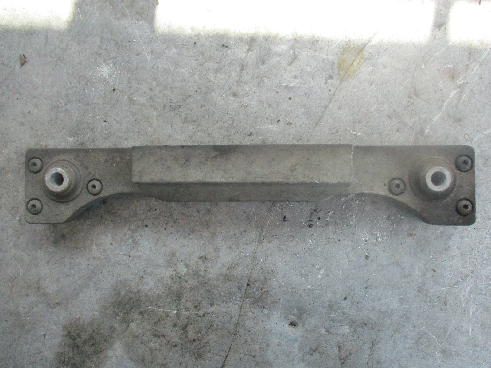 LAND ROVER DISCOVERY SPORT L550 REAR DAMPER ASSEMBLY BRACKET J323C156AA