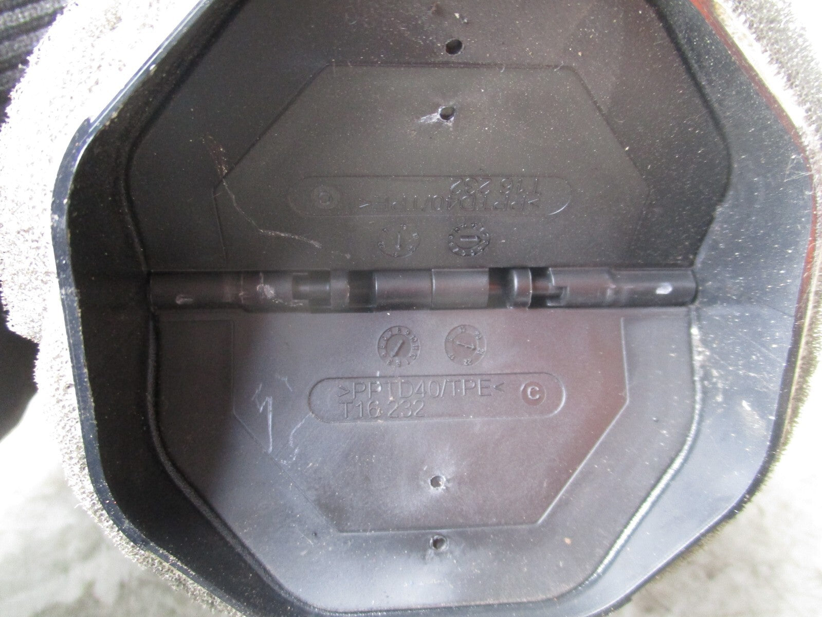 2021 MERCEDES SPRINTER W907 DASHBOARD MIDDLE AIR VENT A9108303201