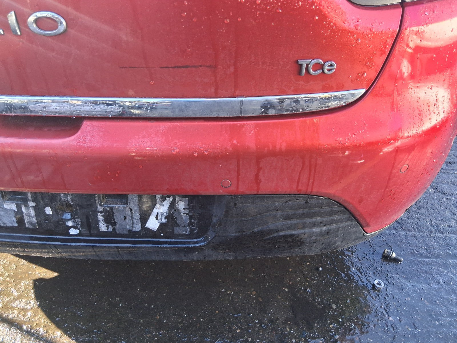 2013 RENAULT CLIO X98 MK4 COMPLETE REAR BUMPER WITH PDC SENSORS RED