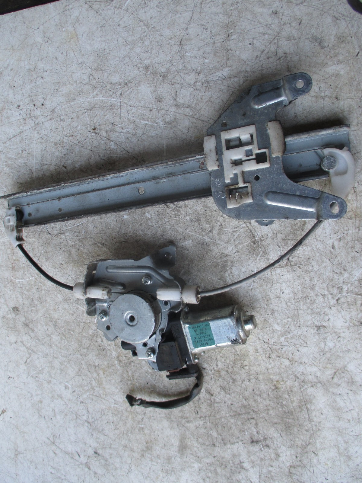 NISSAN X TRAIL OSR DRIVER SIDE WINDOW MOTOR REGULATOR 807308991C 2174075A