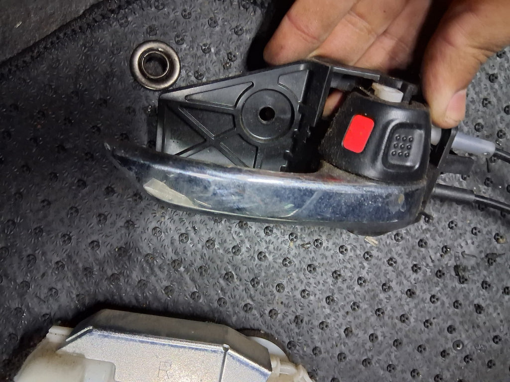 2022 SUZUKI VITARA MK4 OSR DRIVER SIDE REAR RIGHT DOOR LOCK MECHANISM 8230154PA4