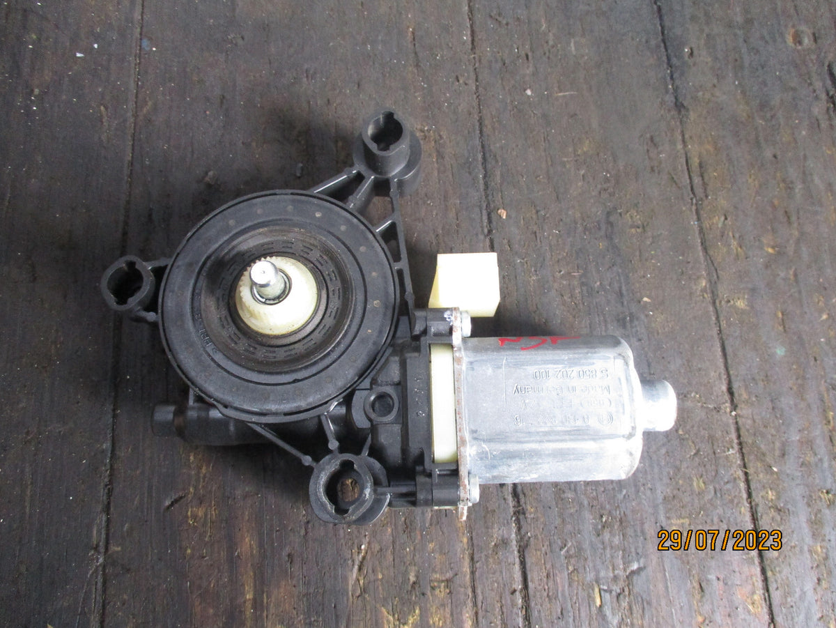 AUDI A3 2013 NSF PASSENGER SIDE FRONT WINDOW MOTOR 5Q0959802B