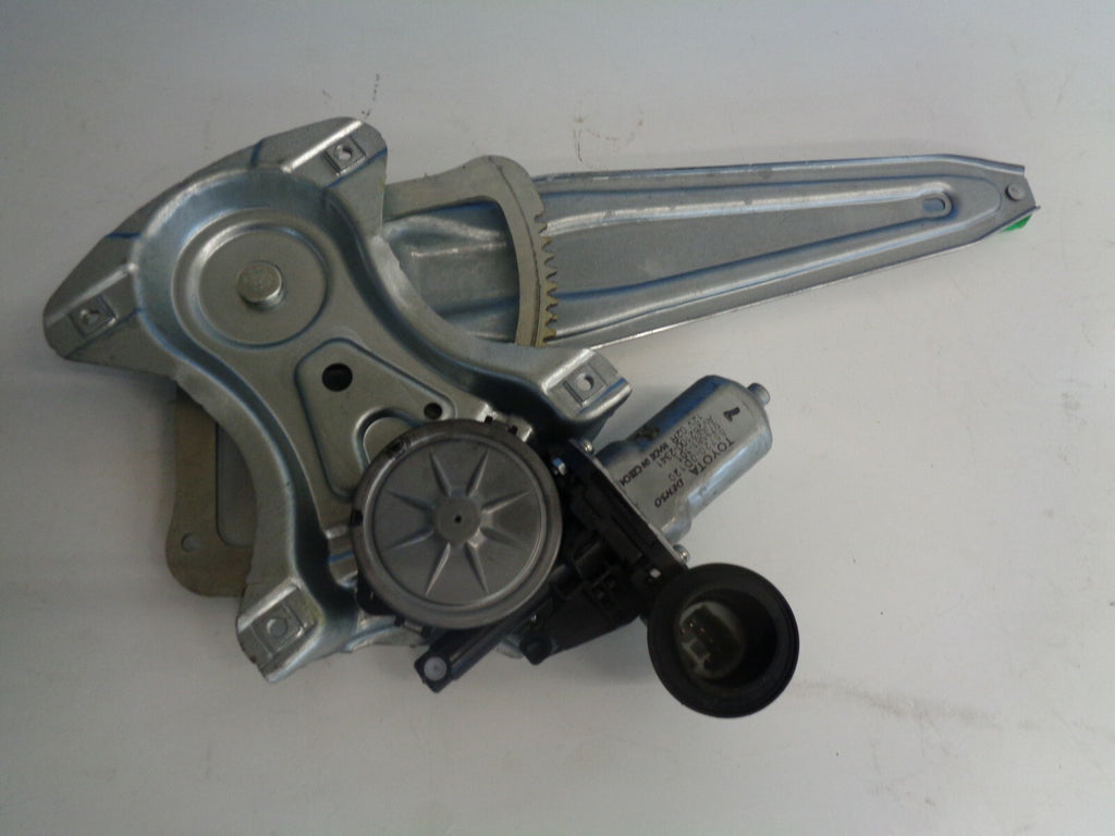 TOYOTA YARIS 2014 MK3 OSR DRIVER SIDE REAR WINDOW MOTOR AND REGULATOR 857200D120