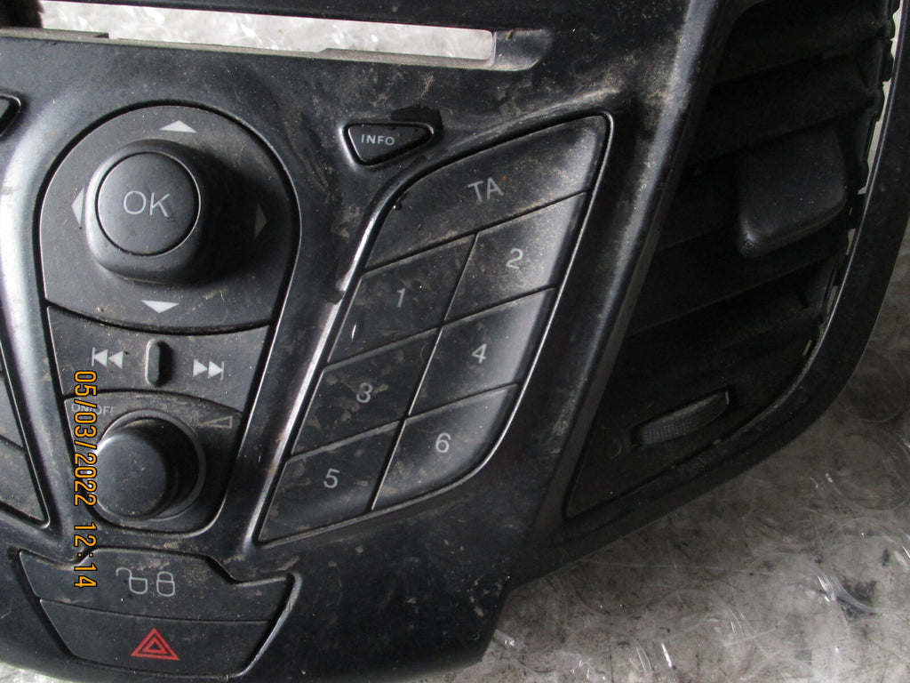 FORD FIESTA 2011 MK7 CENTRE DASH STEREO SYSTEM AND AIR VENTS 8A61T18K811