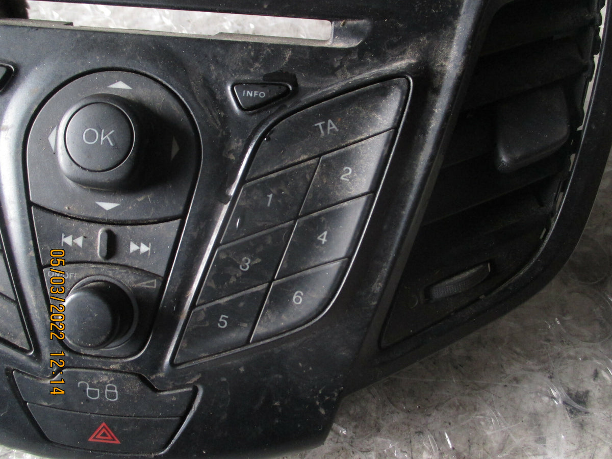 FORD FIESTA 2011 MK7 CENTRE DASH STEREO SYSTEM AND AIR VENTS 8A61T18K811