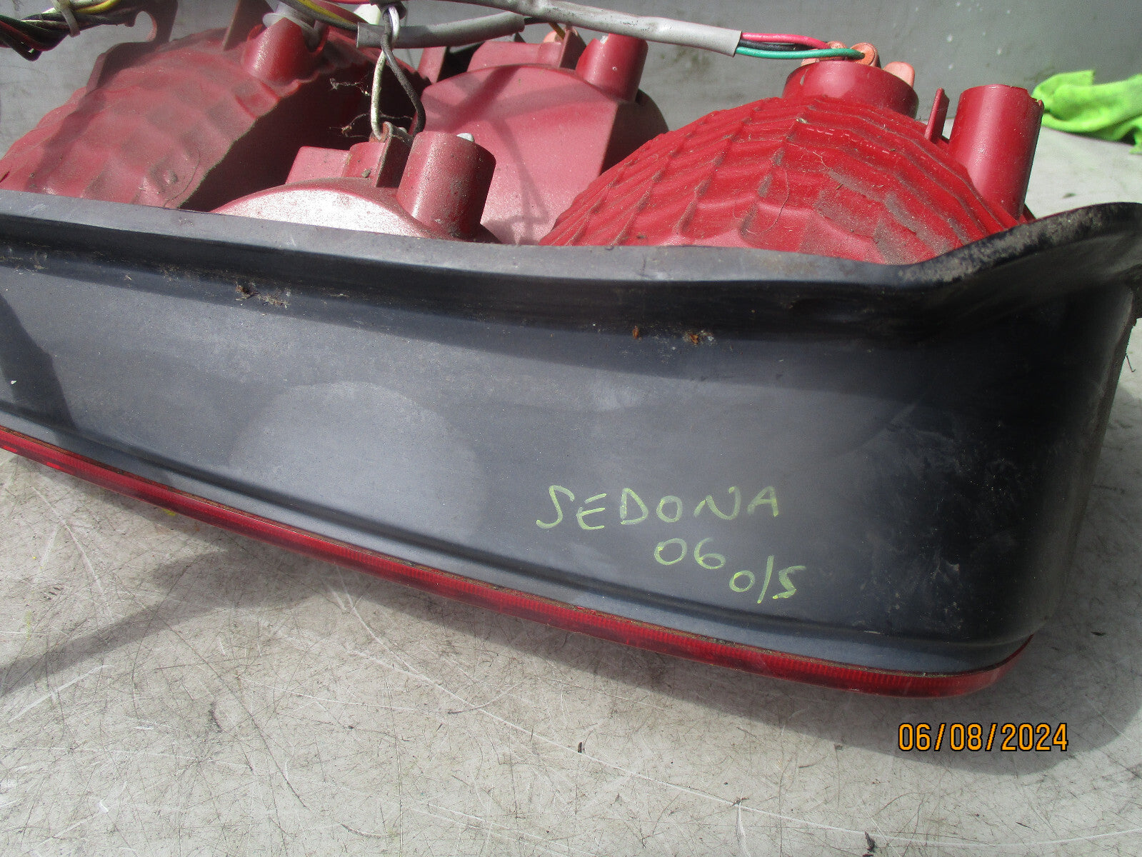 2006 KIA SEDONA MK1 OSF DRIVER SIDE REAR TAIL LIGHT