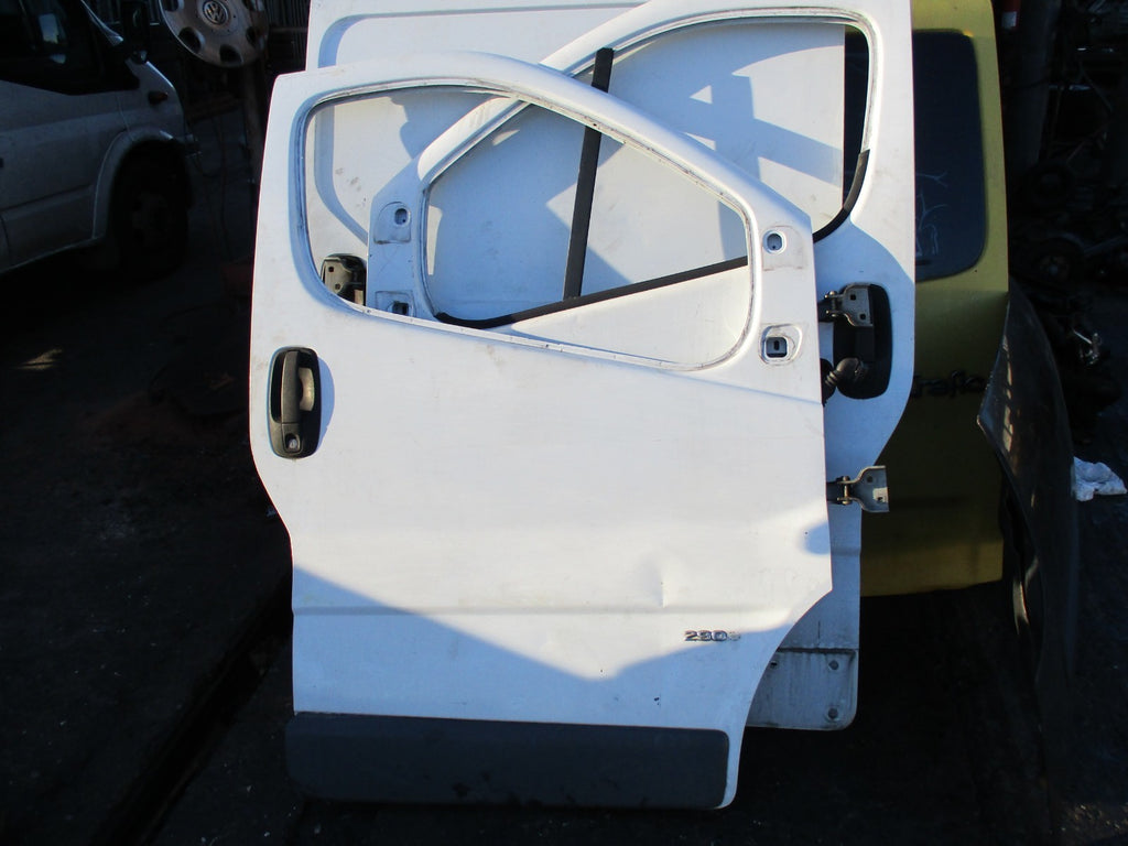 VAUXHALL VIVARO RENAULT TRAFIC X83 MK2 OSF DRIVER SIDE FRONT DOOR BARE WHITE