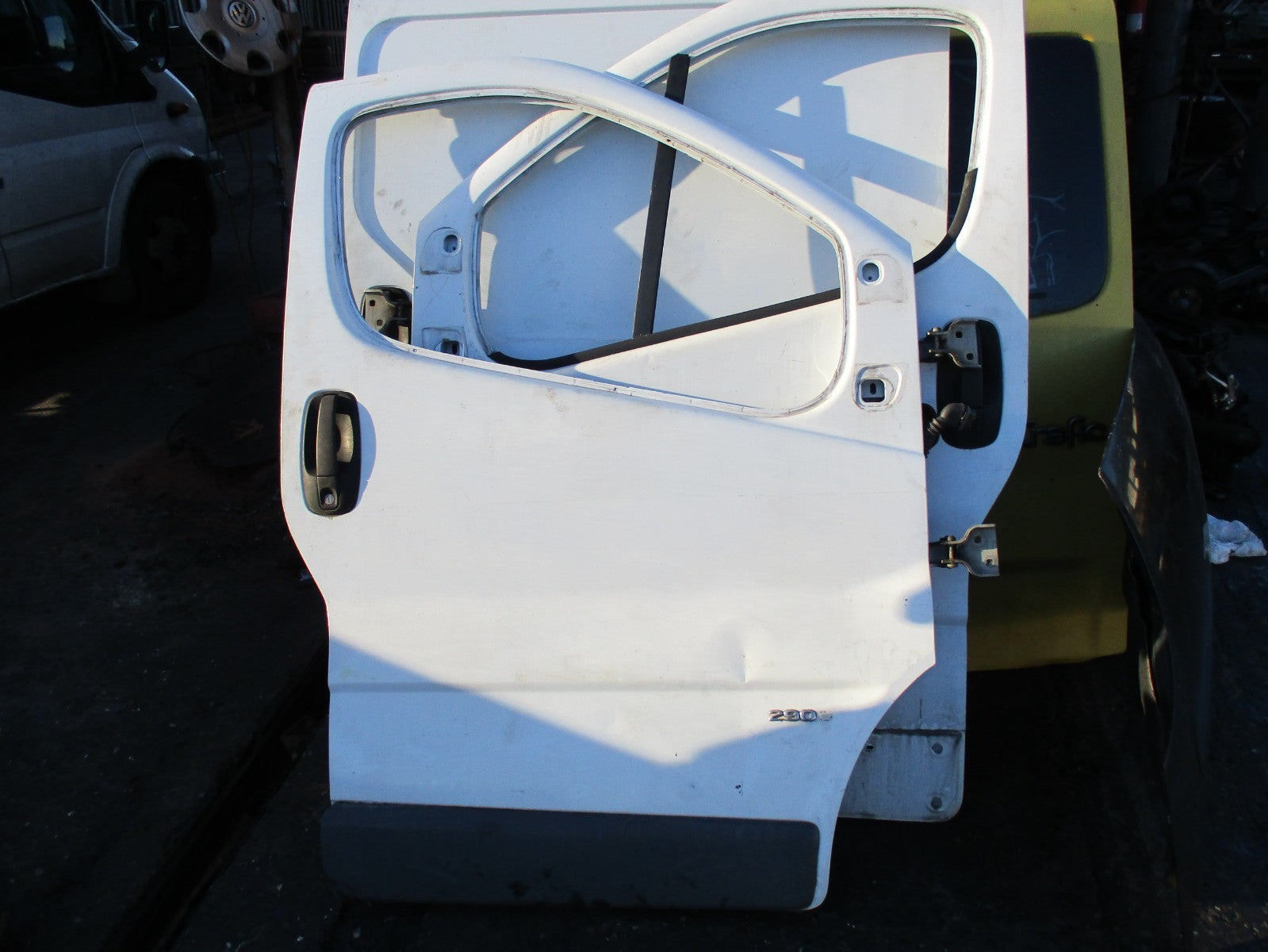 VAUXHALL VIVARO RENAULT TRAFIC X83 MK2 OSF DRIVER SIDE FRONT DOOR BARE WHITE