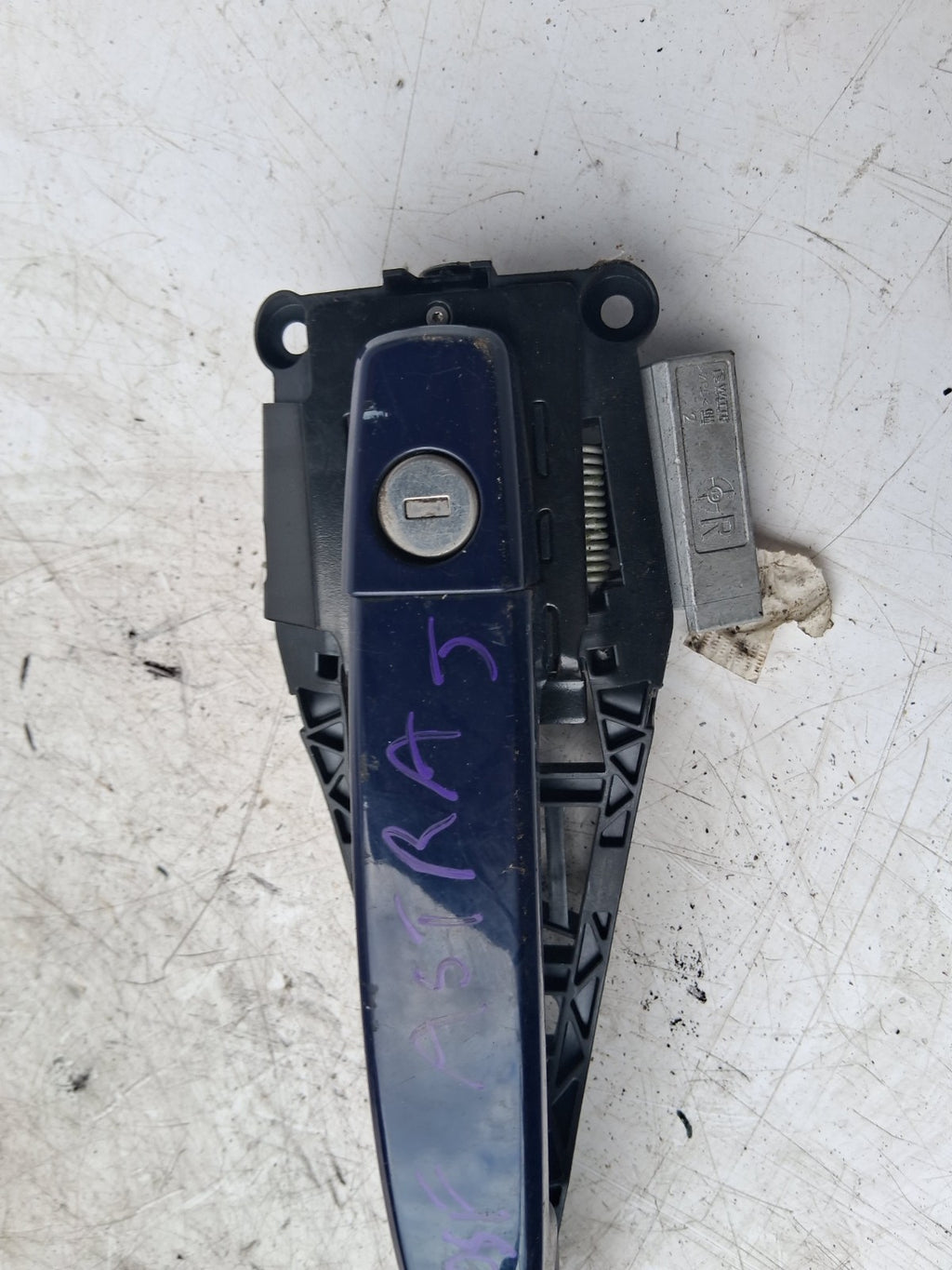 2013 VAUXHALL ASTRA J OSF DRIVER SIDE FRONT RIGHT EXTERIOR DOOR HANDLE