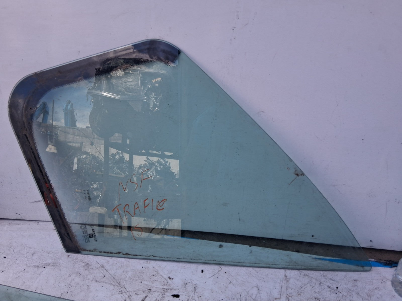 2015 RENAULT TRAFIC B X82 MK2 NSF PASSENGER SIDE FRONT LEFT QUARTER WINDOW GLASS