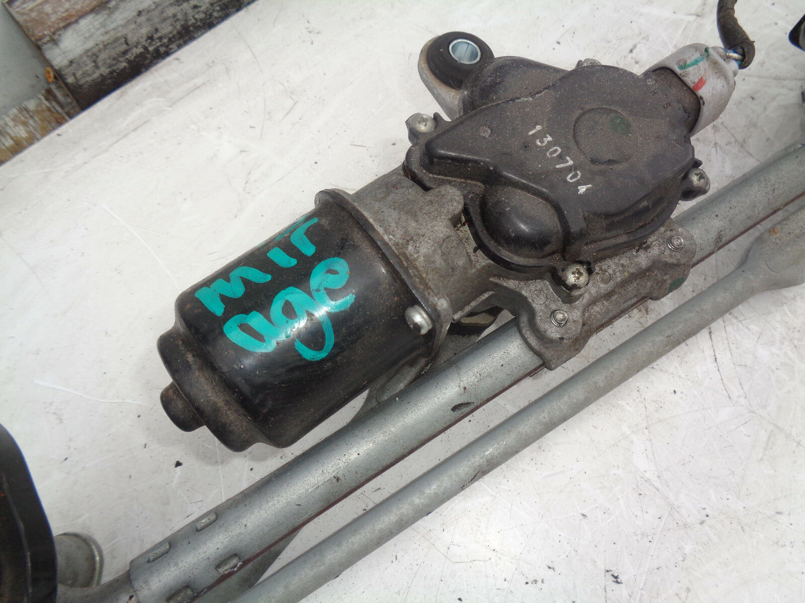 MITSUBISHI MIRAGE 2 2015 MK6 FRONT WINDSCREEN WIPER MOTOR LINAKGE