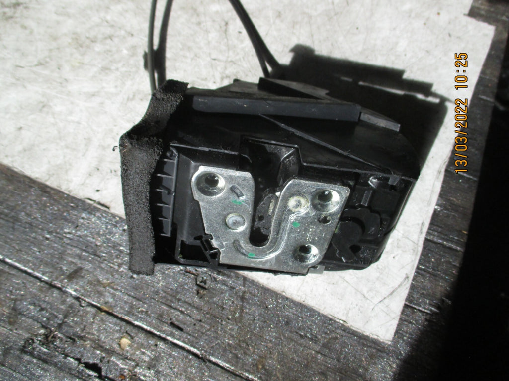 NISSAN JUKE 2011 MK1 NSF FRONT PASSENGER SIDE DOOR LOCK MECHANISM WITH HANDLE