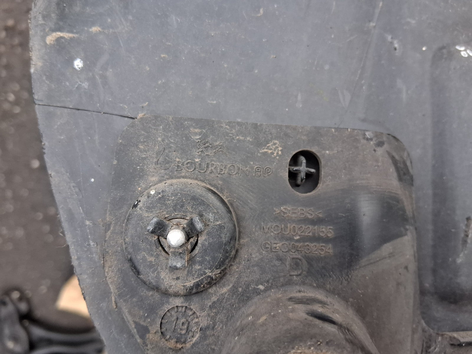 2019 PEUGEOT 5008 MK2 OSF DRIVER SIDE FRONT RIGHT INNER WHEEL ARCH LINER