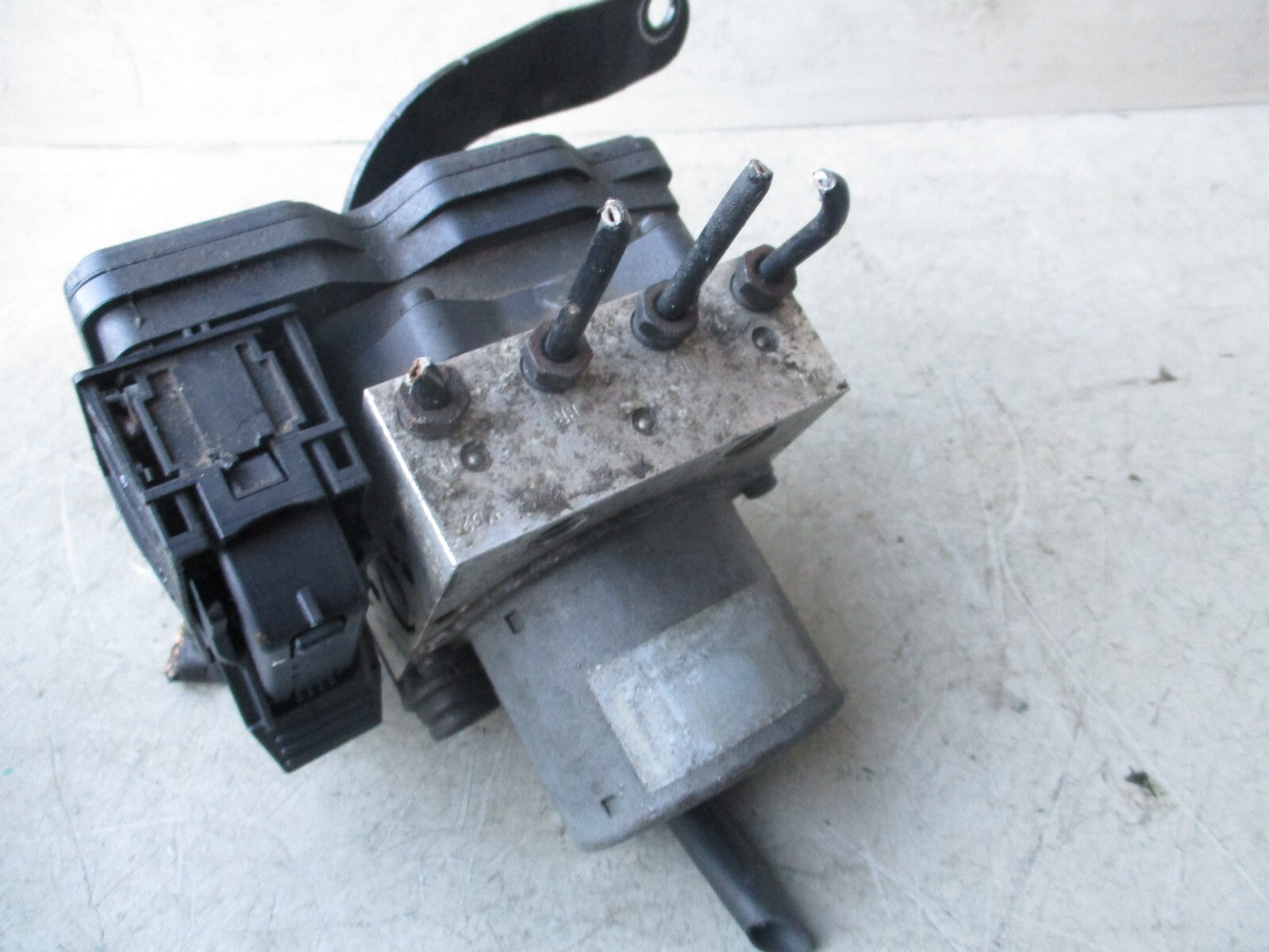 2015 HYUNDAI IX35 MK1 1.7 CRDI DIESEL ABS PUMP MODULATOR BE6003B106