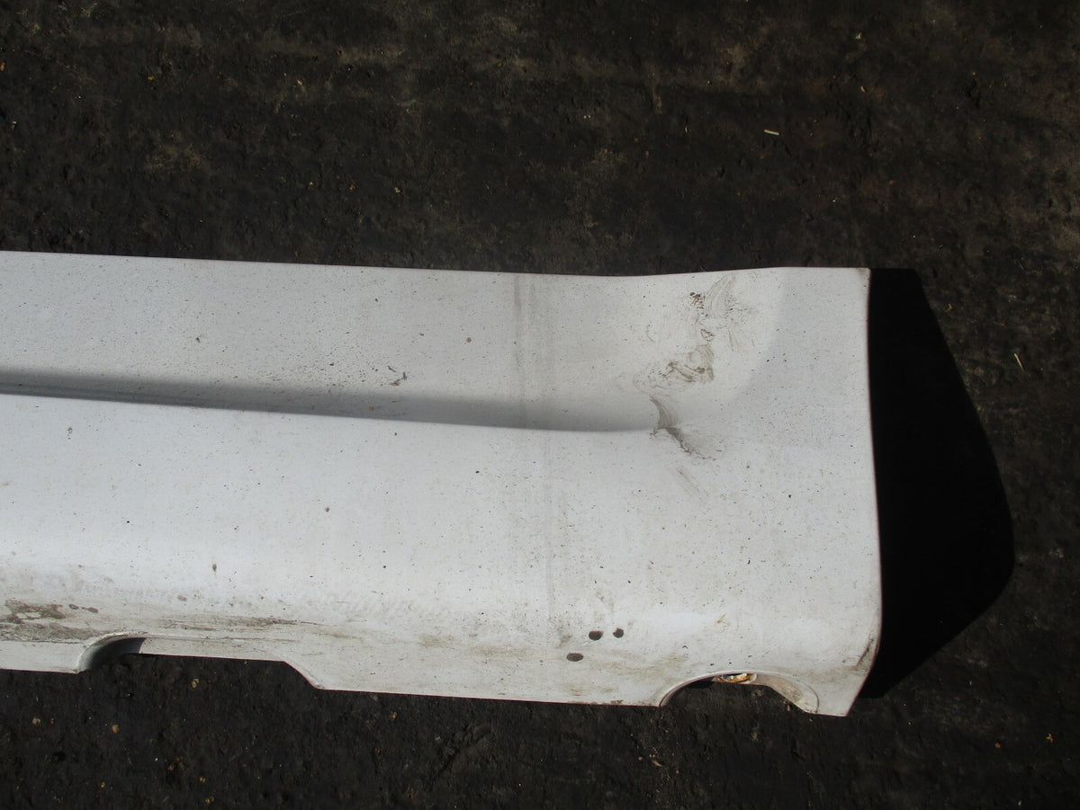 FORD FOCUS MK2 NS PASSENGER SIDE SKIRT WHITE