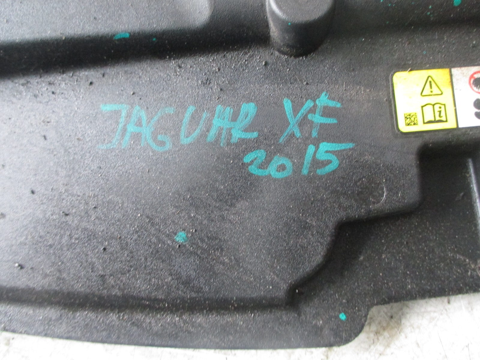 JAGUAR 2015 XF LUXURY AUTO D FRONT RADIATOR PANEL TRIM CX238A303A