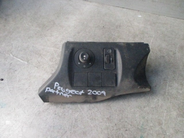 2009 PEUGEOT PARTNER MK2 HEADLIGHT CONTROL SWITCH TRIM 9680907677