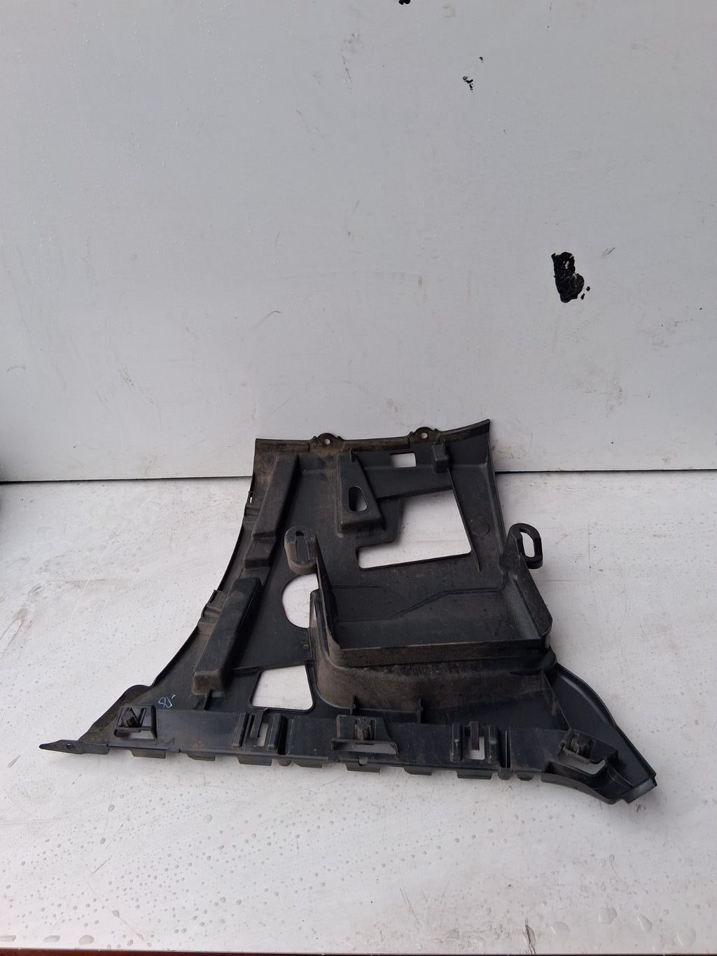 2017 BMW 3 SERIES NSR PASSENGER SIDE REAR BUMPER MOUNTING BRACKET 5112738446