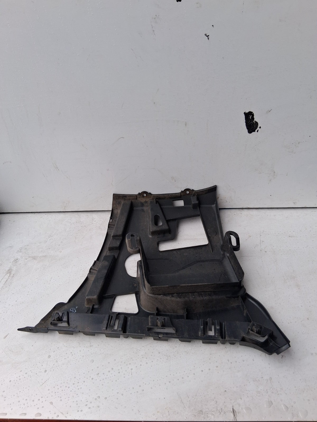 2017 BMW 3 SERIES NSR PASSENGER SIDE REAR BUMPER MOUNTING BRACKET 5112738446