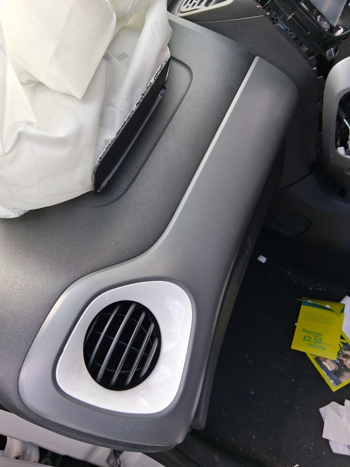 TOYOTA AYGO 2020 MK2 NSF PASSENGER SIDE FRONT DASH TRIM & VENT WHITE