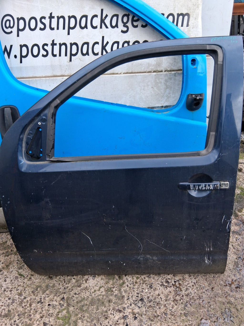 2006 NISSAN PATHFINDER R51 NSF PASSENGER SIDE FRONT LEFT BARE DOOR BLUE BW9