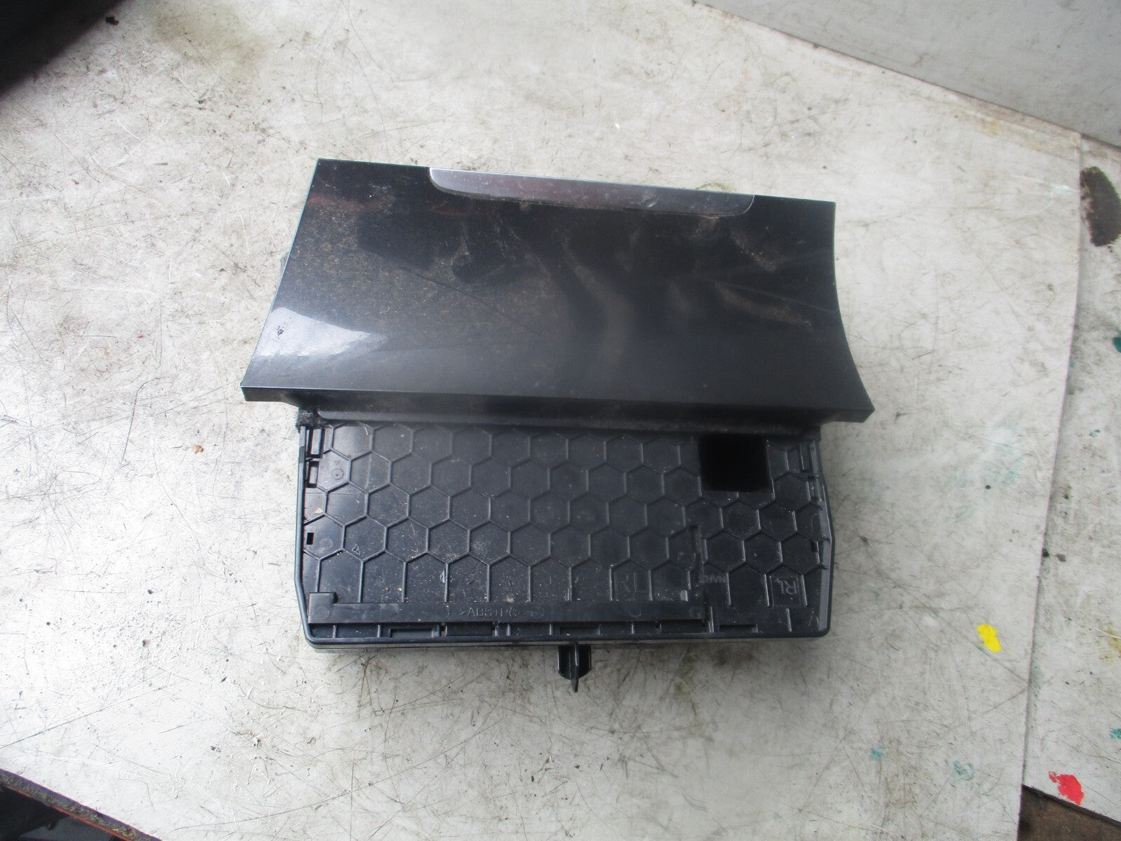 2017 VOLKSWAGEN GOLF FRONT CONSOLE ASHTRAY 5G2863391