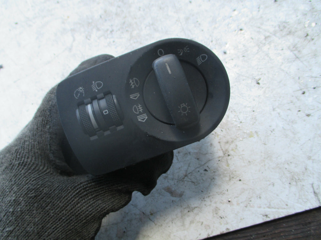AUDI A3 2005 8P HEADLIGHT SWITCH WITH FOG LIGHT 8P2941531L