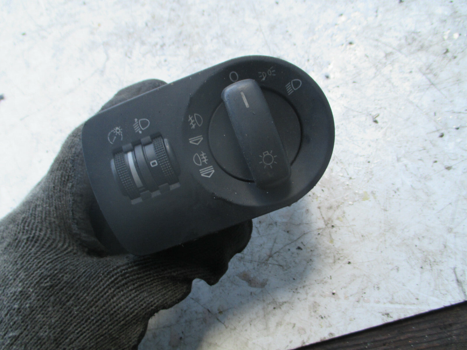 AUDI A3 2005 8P HEADLIGHT SWITCH WITH FOG LIGHT 8P2941531L